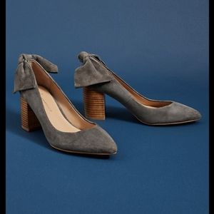 Anthropologie Bow Tied Heels Suede Grey sz 7